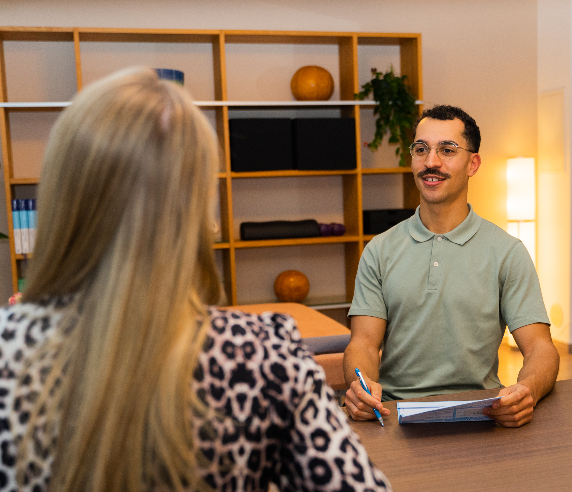 Osteopathie Hürth und Köln – Anamnese und Befunderhebung bei Praxis Goussanou